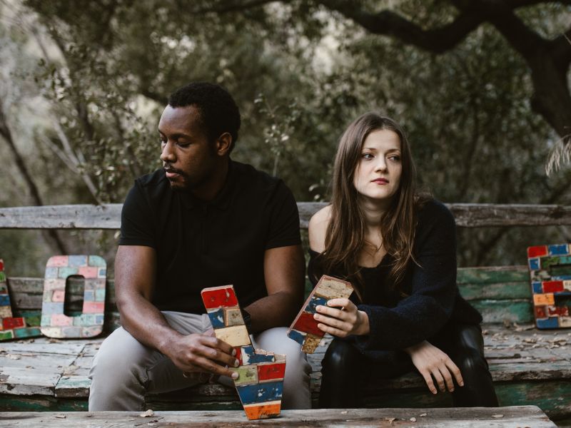 pareja desconectada emocionalmente