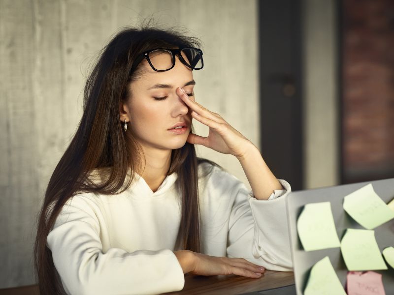 Chica joven con malestar y falta de vitalidad